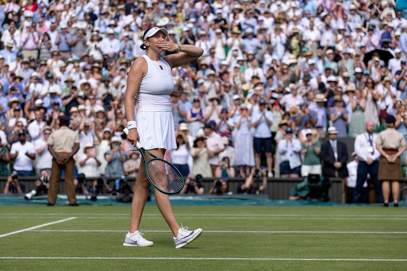 Anisimova upsets top-ranked Sabalenka to reach Wimbledon 2025 women's final | sportzpoint.com